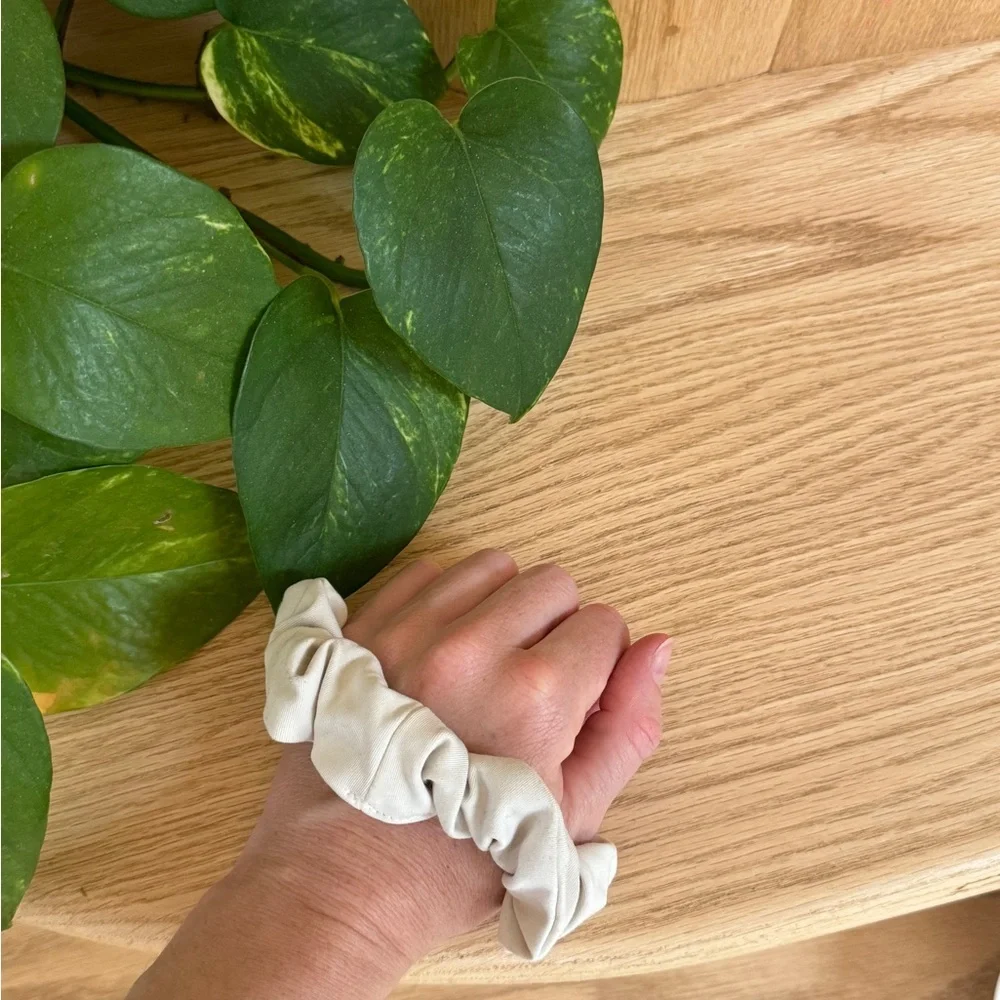 FREE with any purchase Girlfriend Collective Cream Hair Scrunchie Ivory EUC